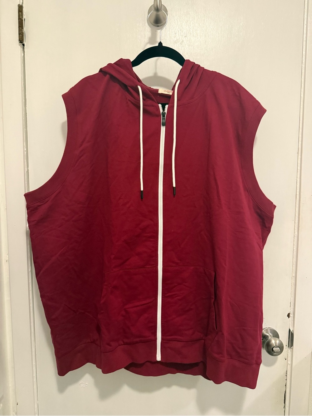 Dubinik Men's Sleeveless Zip-Up Hoodie Vest in burgundy. 3XL